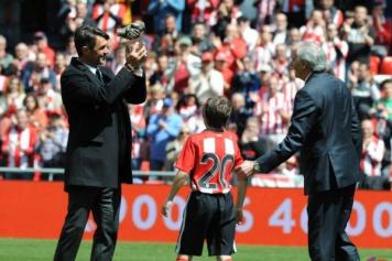 Paolo Maldini - Pagina 26 Maldini.athletic.bilbao.2016.premiato.356x237