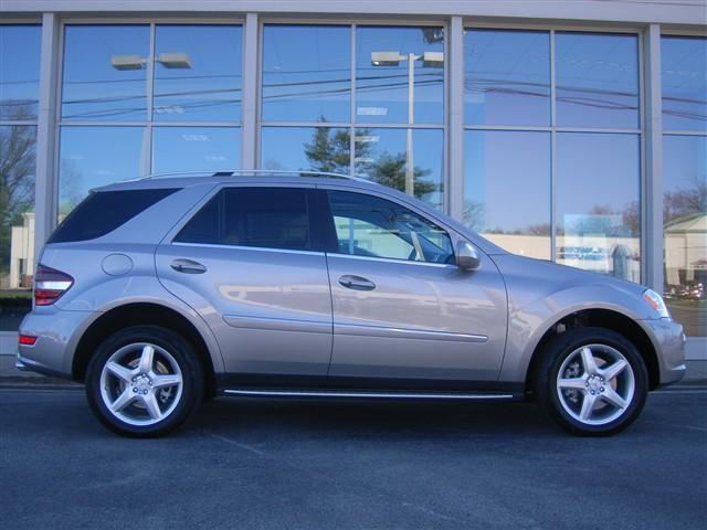 -|| 2009 Mercedes-Benz M-Class || US7109%283%29