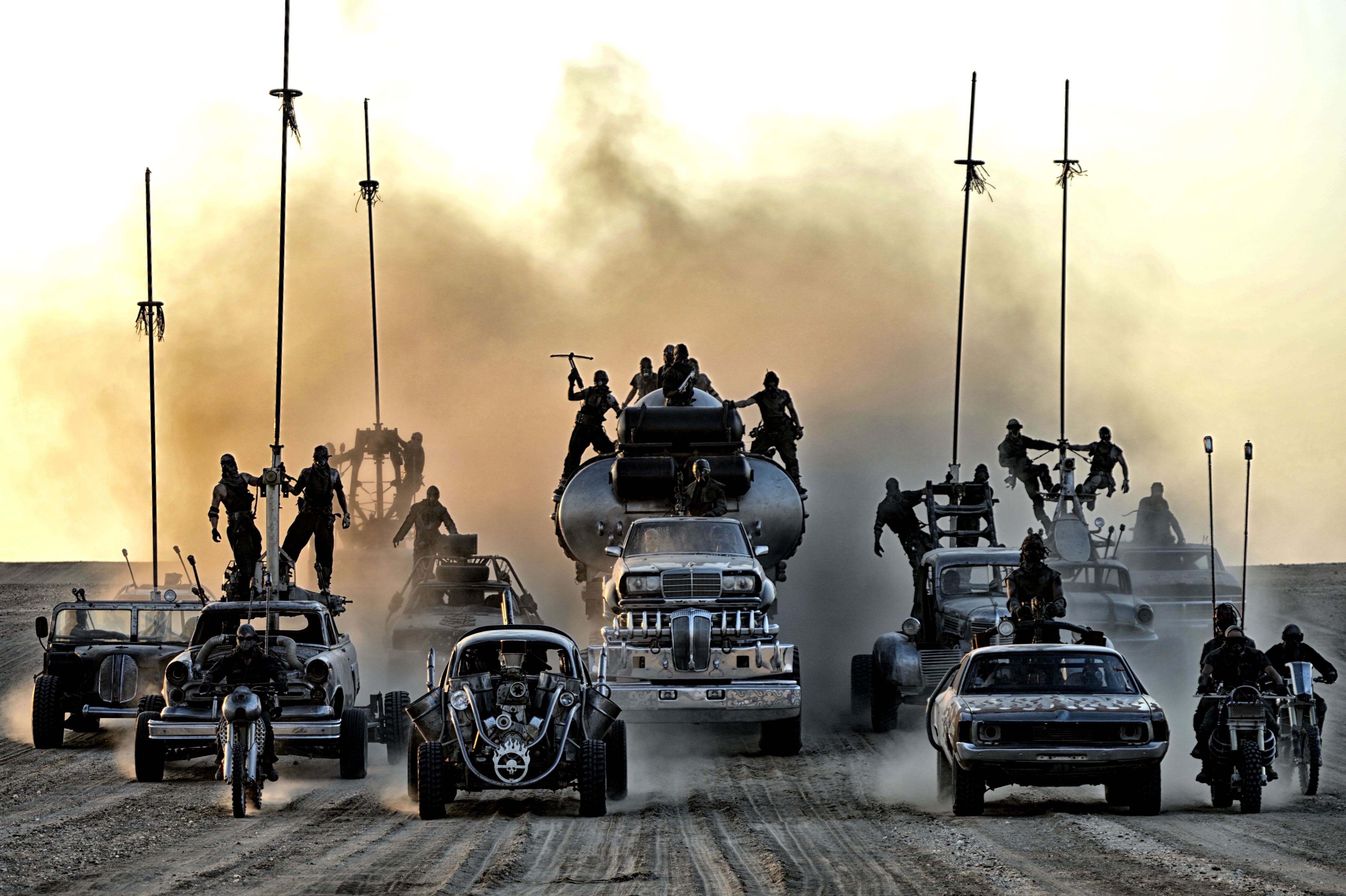 Update: La nouvelle Egypte de l´apres-révolte. - Page 14 Mad-max-fury-road-vehicles