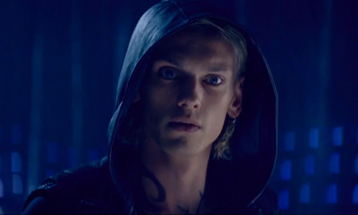 Bavons ensemble ! :D Mortal-instruments-city-of-bones-jamie-campbell-bower