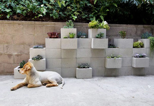 reutilizar ladrillos o bloques de hormigón DIY-Concrete-Block-Planter-Wall