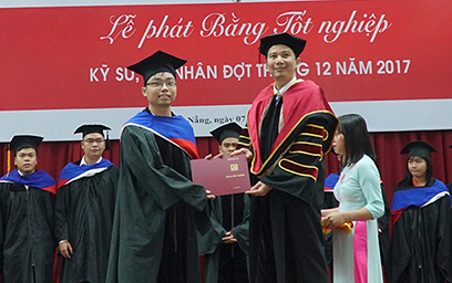 Lễ Phát bằng Tốt nghiệp Đại học - Cao đẳng tháng 12/2017 Tankhoarangronhanbangtotnghiep