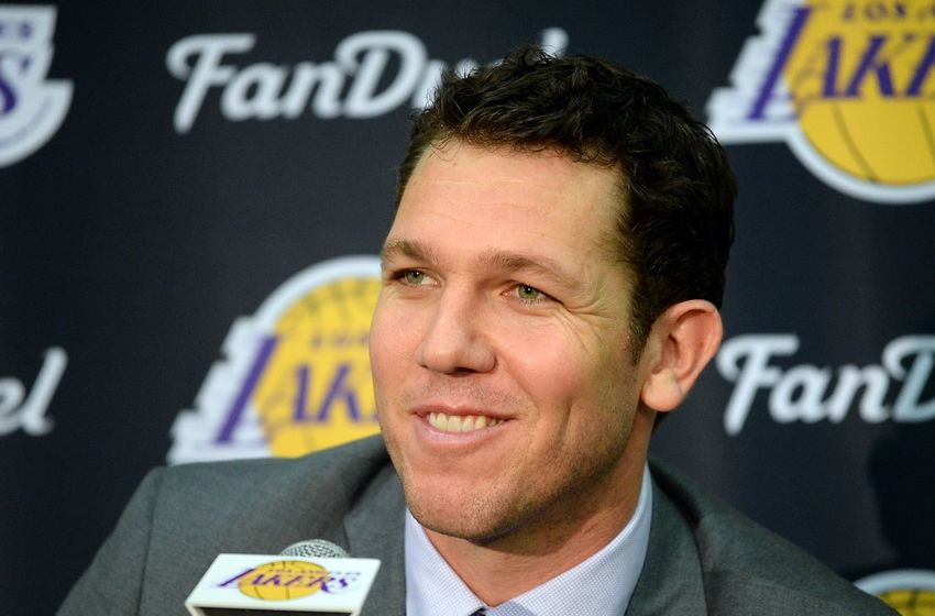 NBA  2017 - Página 2 Luke-walton-nba-los-angeles-lakers-press-conference-850x560