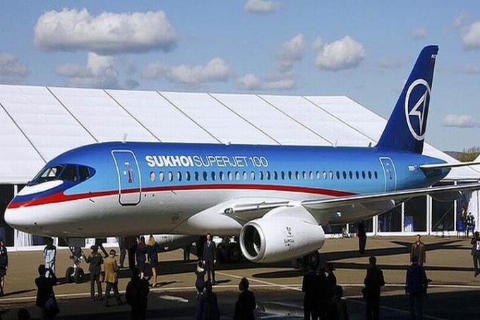 [Internacional] Jato russo Superjet falha em decolagem no aeroporto de Moscou  13022610355526