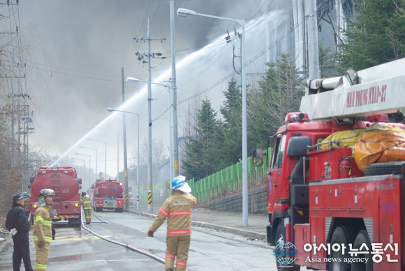 حريق في مصنع لأنتاج هاتف Samsung Galaxy S5 Gsmarena_003