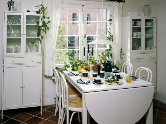 طريقة عمل ديكورات سفرة الاكل بالصور Cute-dining-space-582x435