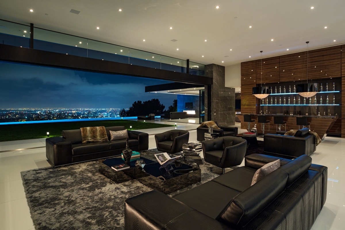 Loftas Sleek-livingroom-black-couches-california-view