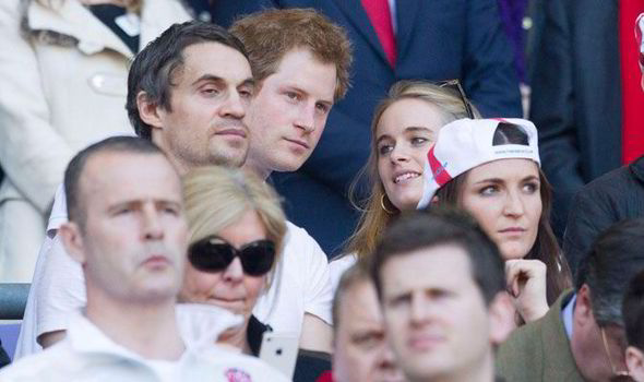 Mariage du prince William et Kate Middleton - Page 40 Prince_Harry_Cressida_Bonas_twickenham_rugby_match_girlfriend_royal_public_display_of_affection-463904