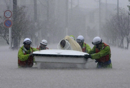 Japón: 1,3 millón de personas en alerta por el tifón Roke Tifon