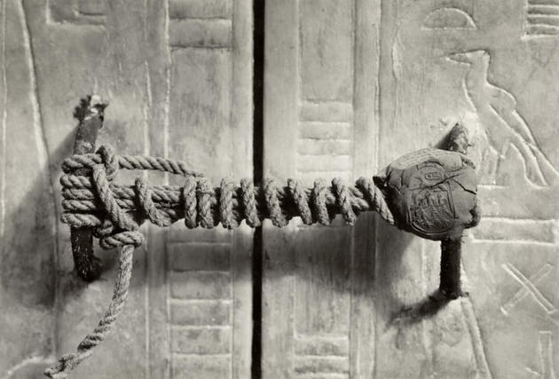 Sello intacto de la tumba de tutankamon Momentos_historicos32