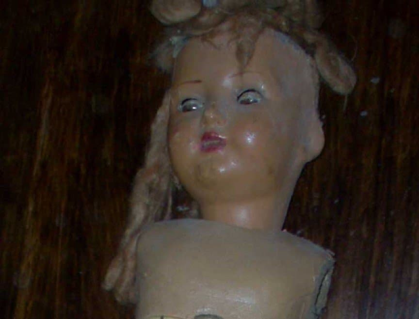 El fisiko, como expresion de ti. - Página 8 10-of-the-scariest-haunted-dolls-in-the-world-9