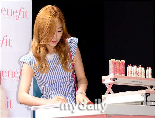 [PIC][09-07-2013]TaeYeon xuất hiện tại Lễ khai trương cửa hàng mỹ phẩm "COLOR BY BENEFIT" vào trưa nay 201307091514422226_1