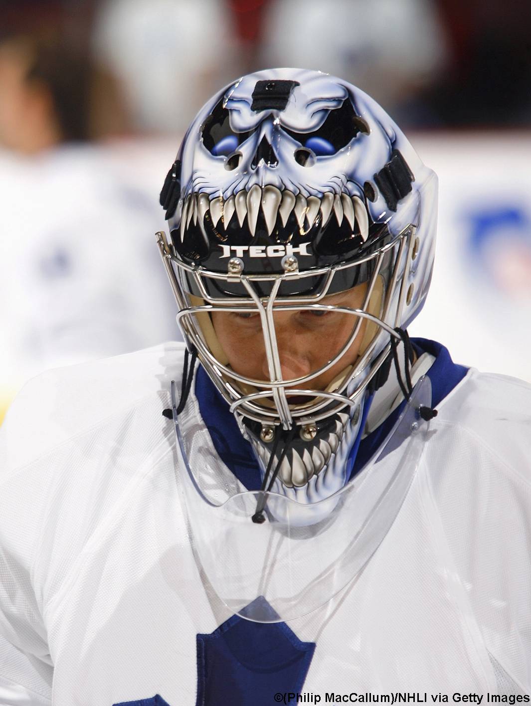 Pourquoi Halak a t-il change sont casque ? - Page 2 TOR-Toskala-Front