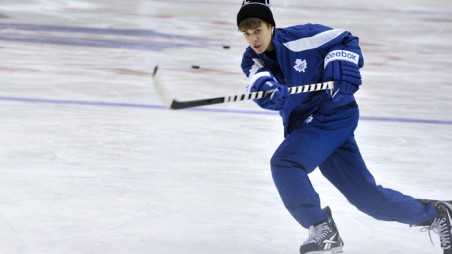 Justin Bieber accused of knocking up a 19 year old fan when 15  Justin-Bieber-Minor-League-Hockey-Feature-452x254