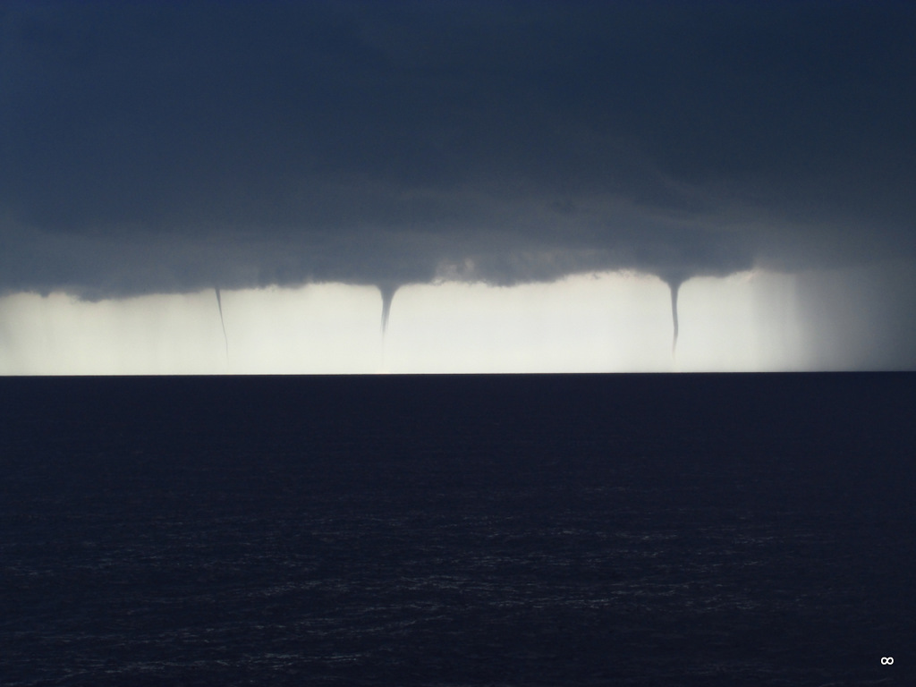 le meteonotizie dal mondo! - Pagina 13 24.06_.2013_._Pijavice_na_pulskom_akvatoriju_-_2_-_FOTO_BASSO_(1)_