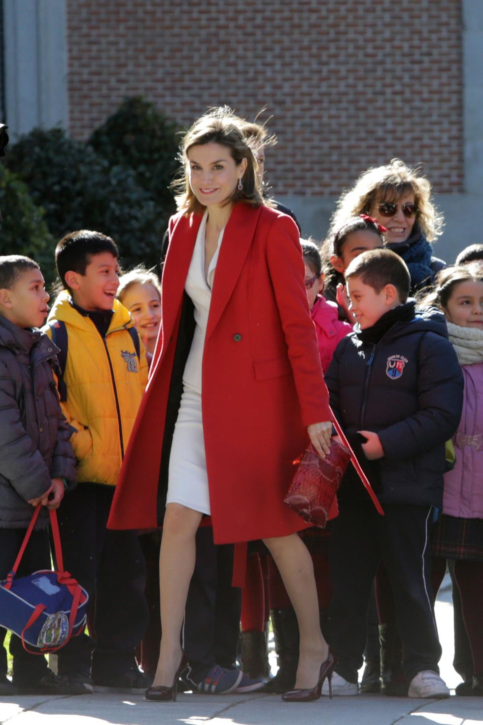 PEINADOS Y ESTILISMOS DE LETIZIA (Princesa y Reina) - Página 2 Los_abrigos_de_la_reina_letizia_169021203_980x1470