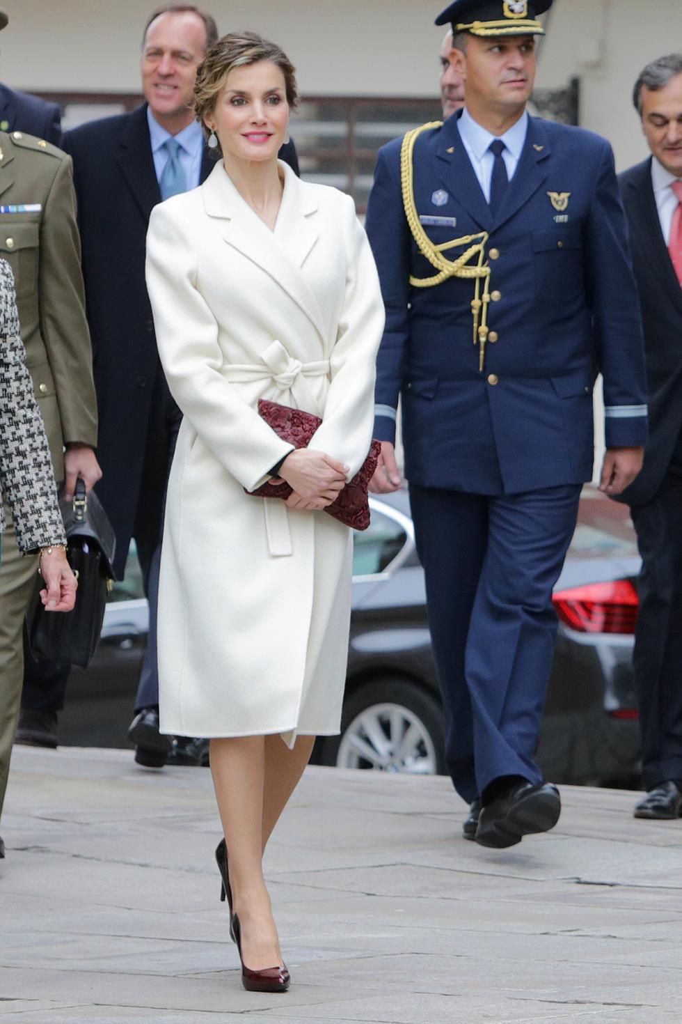 PEINADOS Y ESTILISMOS DE LETIZIA (Princesa y Reina) - Página 2 Los_abrigos_de_la_reina_letizia_760307481_980x1470