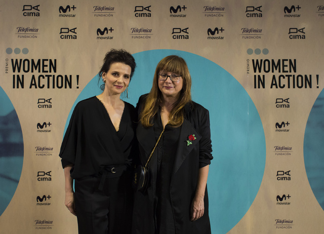 JULIETTE BINOCHE Isabel_coixet_y_juliette_binoche_en_el_photocall_de_entrada_a_la_gala_women_in_action_8665_640x462