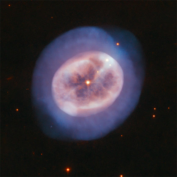 Hubble Captures Beautiful Planetary Nebula Image Image_7481-NGC-2022