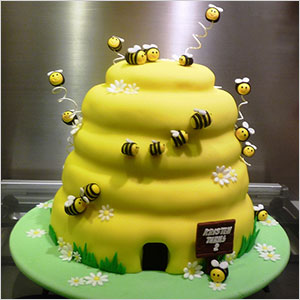 You say it's your birthday? Well, happy birthday to you! - Page 8 Birthday-cake-bee-hive