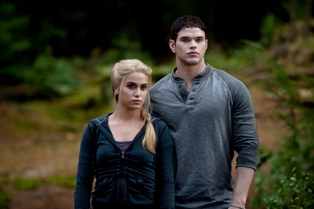 4x01 The Truth Is Out There - Página 3 Eclipse_rosalie_emmett_2