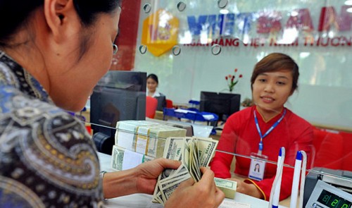 Vietnam has enough cash for intervention regardless of any FED move: cbank  BBcKJUIA