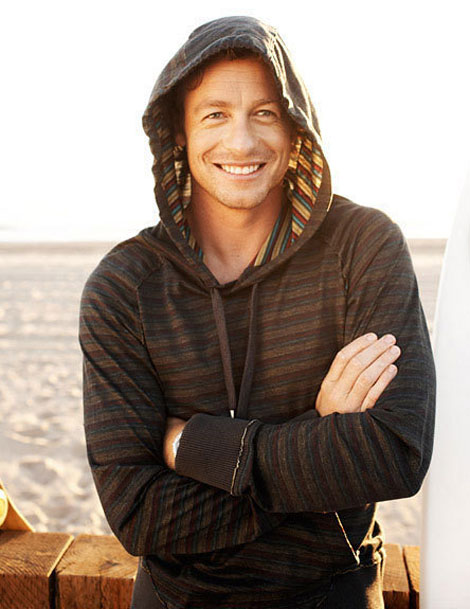 Asile des trop folles fans de CSI ... - Page 28 Simon-baker-beach-hood