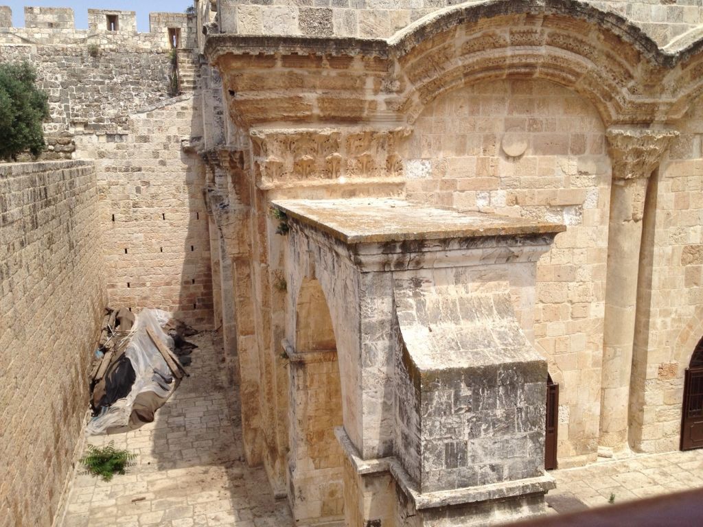 Did ancient beams discarded in Old City come from first and second temples? Beams-on-Temple-Mount