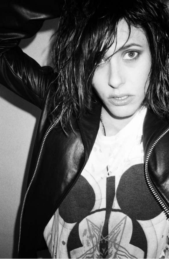 Lana Icône gay?  - Page 2 Kate-moennig-work-magazine