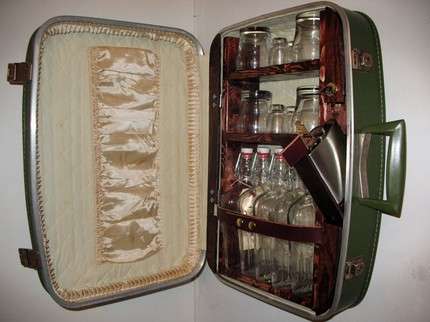 Edition 38  2011 - Page 2 Upcycled-suitcase-liquor-cabinet