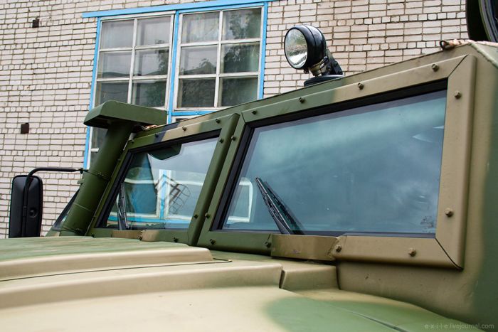 Воени теренски возила - Page 22 Production_facilities_of_armored_troop_carriers_in_russia_70