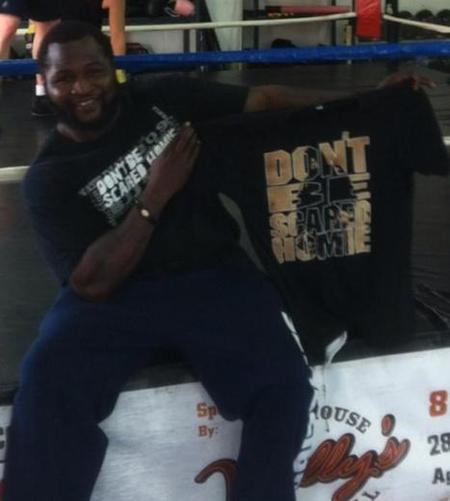 James Toney visits Cesar Gracie's camp to spar with Nick Diaz  AnpuKYICQAEtu0b_large