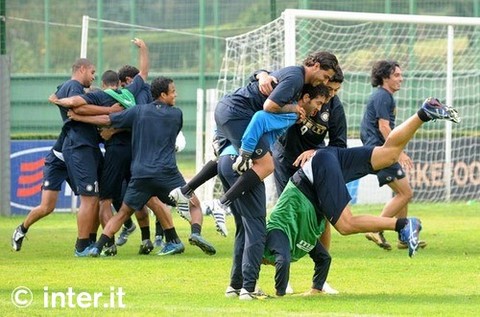 How a training day looks in Juve. Look what Conte does to his players  Training1