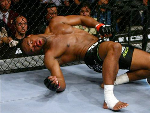 Davis injured, out of ufc 133 - Page 3 Rashad_evans_ufc98