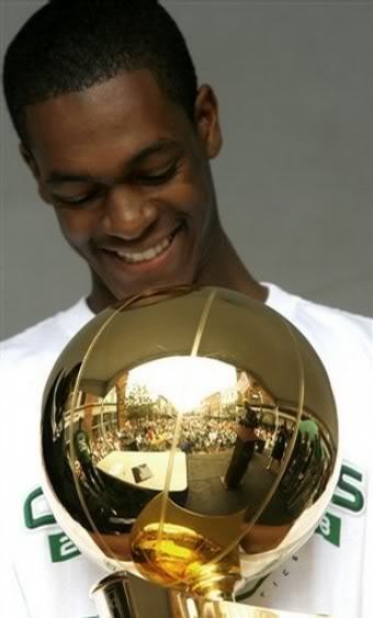 Golden State Warriors - Page 7 RR-with-champion-cup-of-NBA-2007-08-rajon-rondo-11592534-340-563