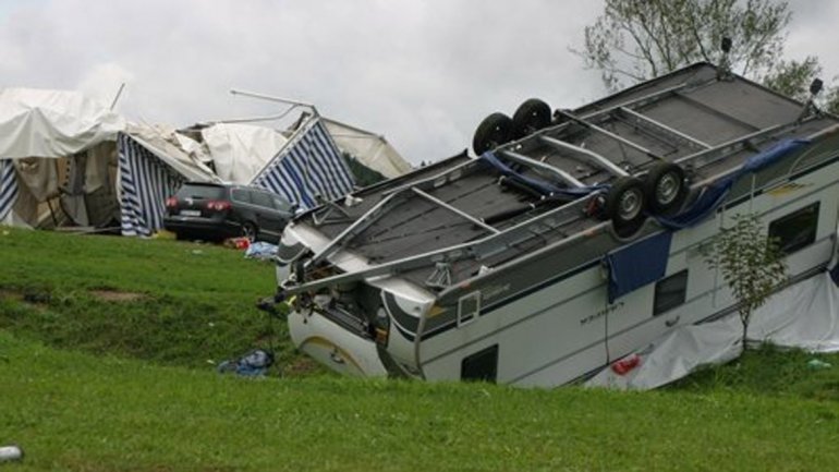 TORNADOS - HURACANES - CICLONES - TIFONES - Página 14 0010051860