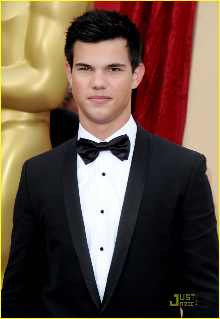 Confirmação de leitura das regras - Página 3 Taylor-lautner-dg-dashing-02