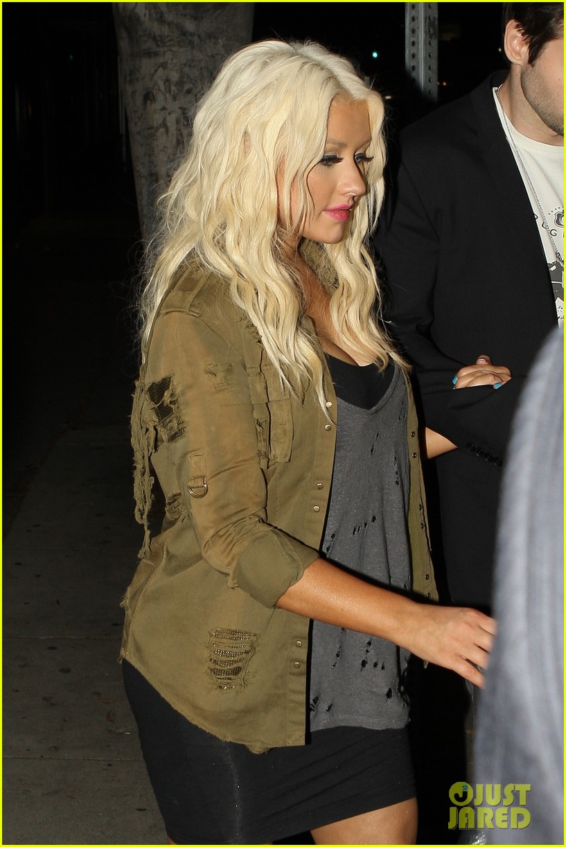 Fotos >> Apariciones/Eventos/Candids [III] - Página 15 Christina-aguilera-osteria-mozza-with-matthew-rutler-07