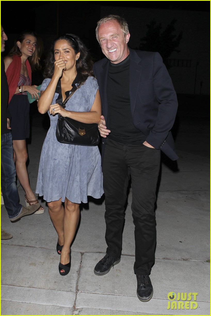 CASA PRINCIPESCA DE MÓNACO - Página 74 Salma-hayek-francois-henri-pinault-dinner-date-06