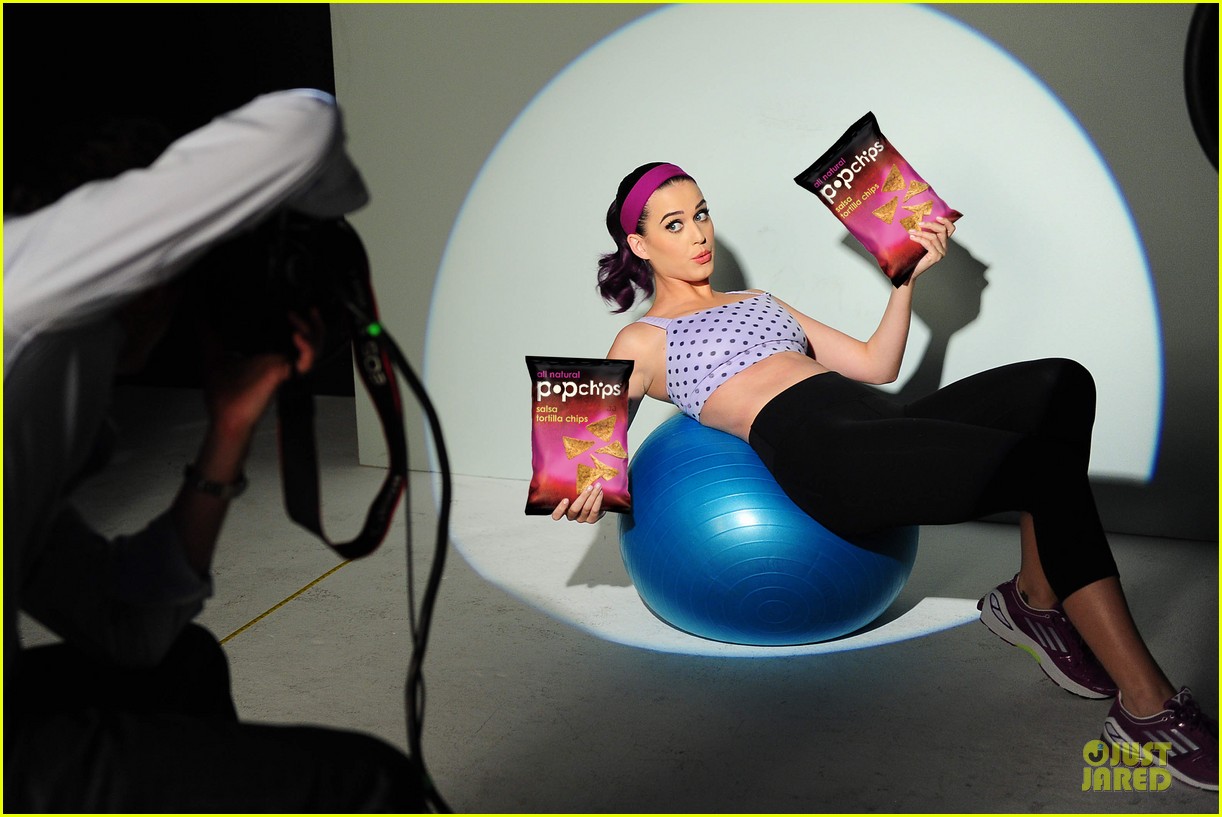 Perry Gallery 2 » Photoshoots, Portadas & Outtakes - Página 17 Katy-perry-popchips-ad-05