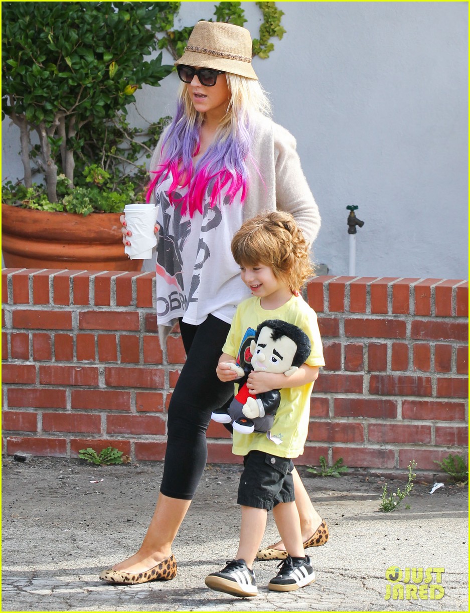 Fotos >> Apariciones/Eventos/Candids [III] - Página 23 Christina-aguilera-matthew-rutler-shopping-with-max-15