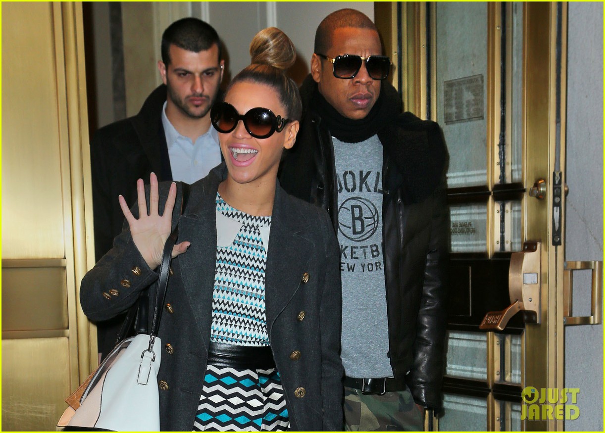 Beyoncé > Apariciones en público <Candids> [II] - Página 41 Beyonce-jay-z-christmas-eve-holiday-shopping-03