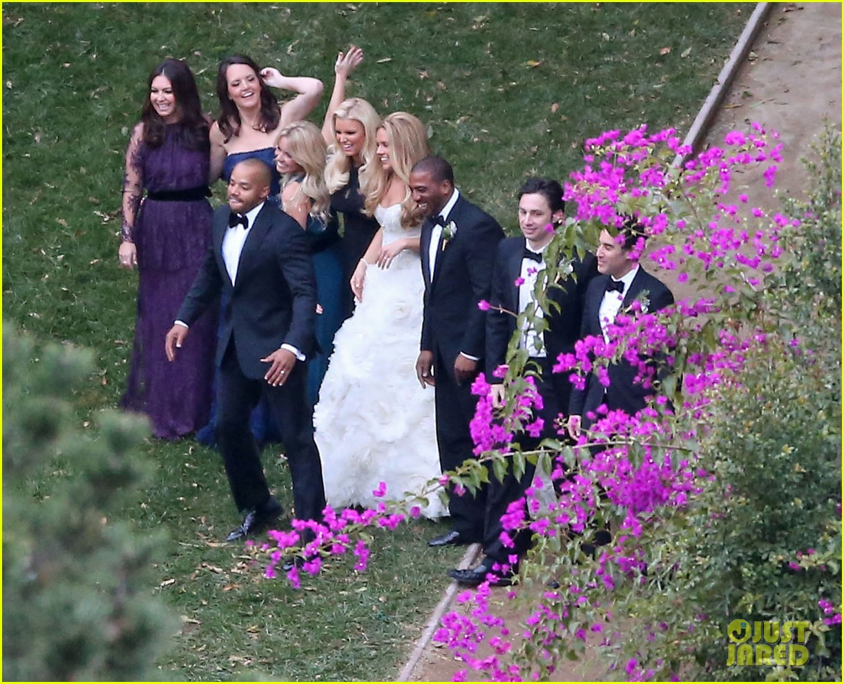 Jessica Simpson y Ashlee en la boda de CaCee Cobb Jessica-simpson-bridesmaid-at-cacee-cobb-wedding-09