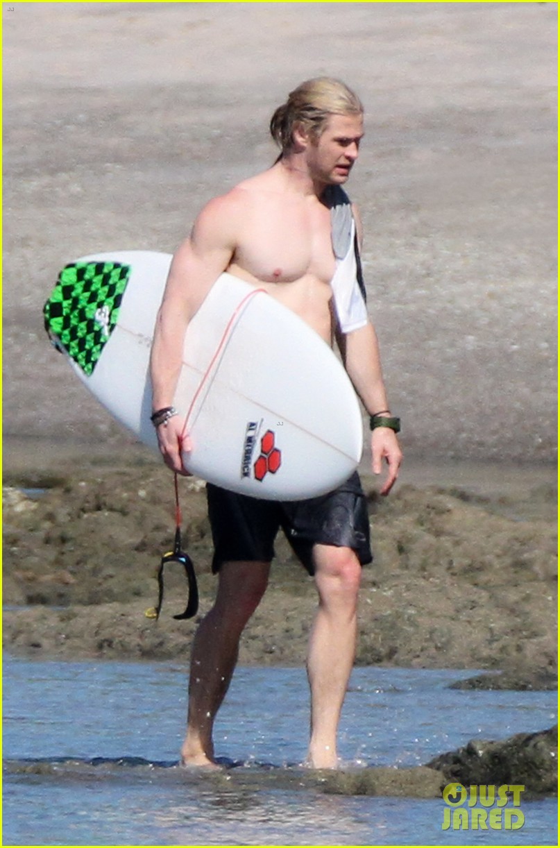 Chris & Liam Hemsworth Surfing! Chris-liam-hemsworth-shirtless-surfing-duo-32