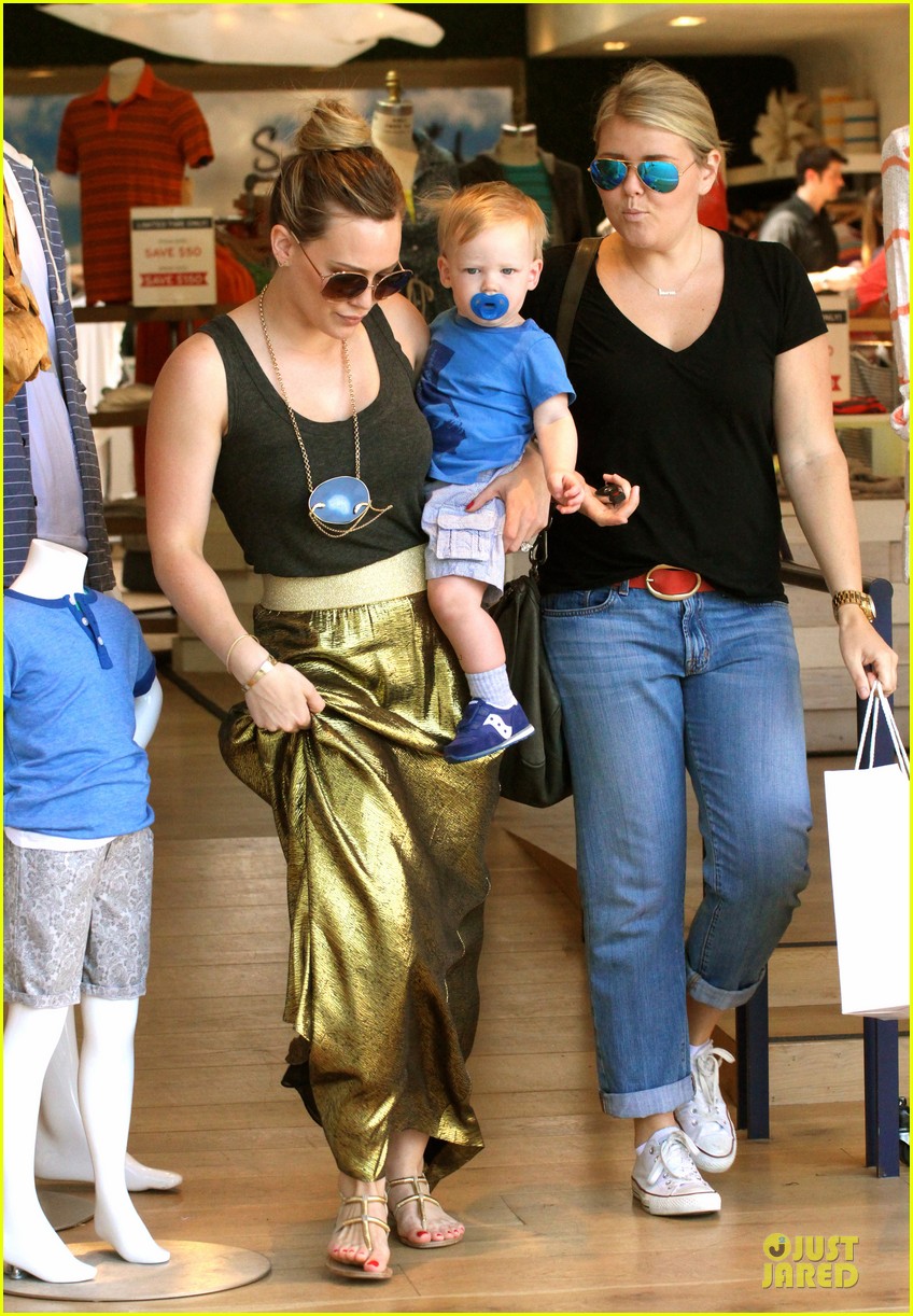 Hilary Duff y Luca!! Hilary-duff-lucas-walking-practice-20