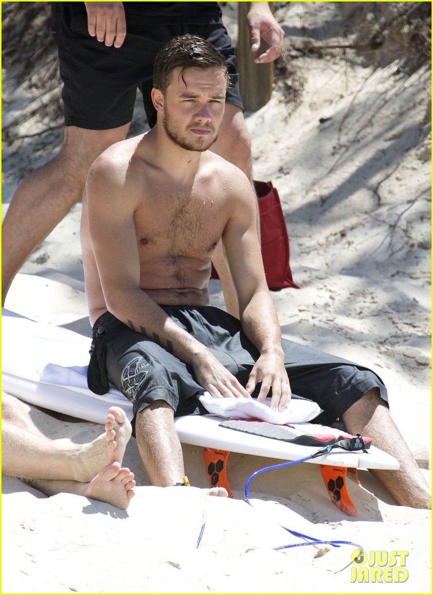 Directioner » Liam Payne - Página 23 One-direction-liam-payne-shirtless-surf-session-05