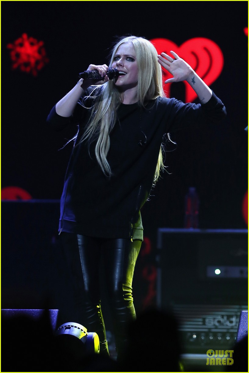 Jingle Ball 2013  Avril-lavigne-q102-jingle-ball-2013-performer-02