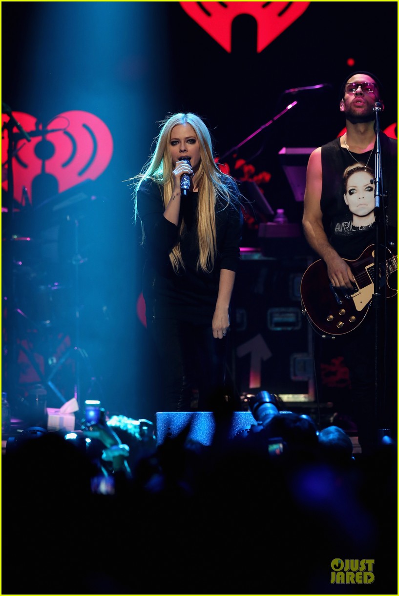 Jingle Ball 2013  Avril-lavigne-q102-jingle-ball-2013-performer-23