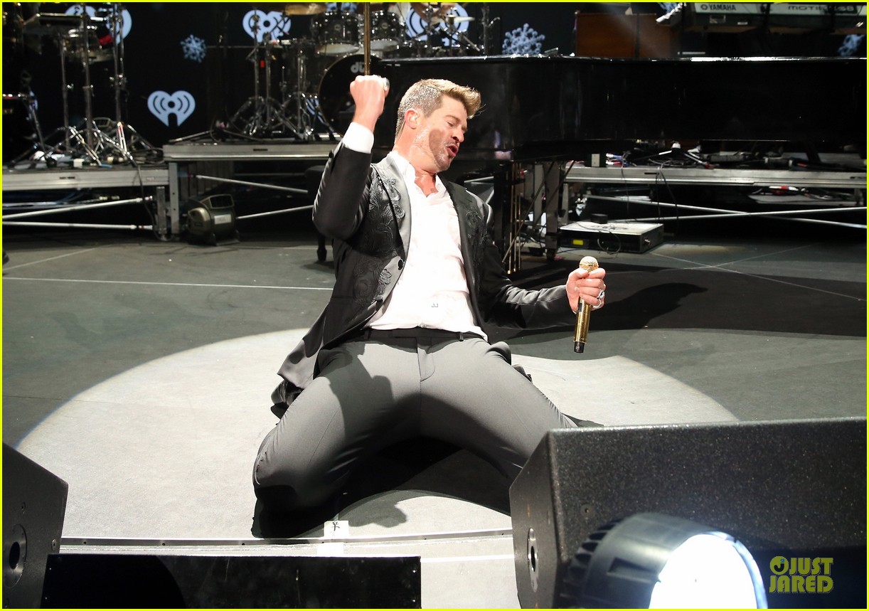 Jingle Ball 2013  Robin-thicke-enrique-iglesias-1061-kiss-fm-jingle-ball-20