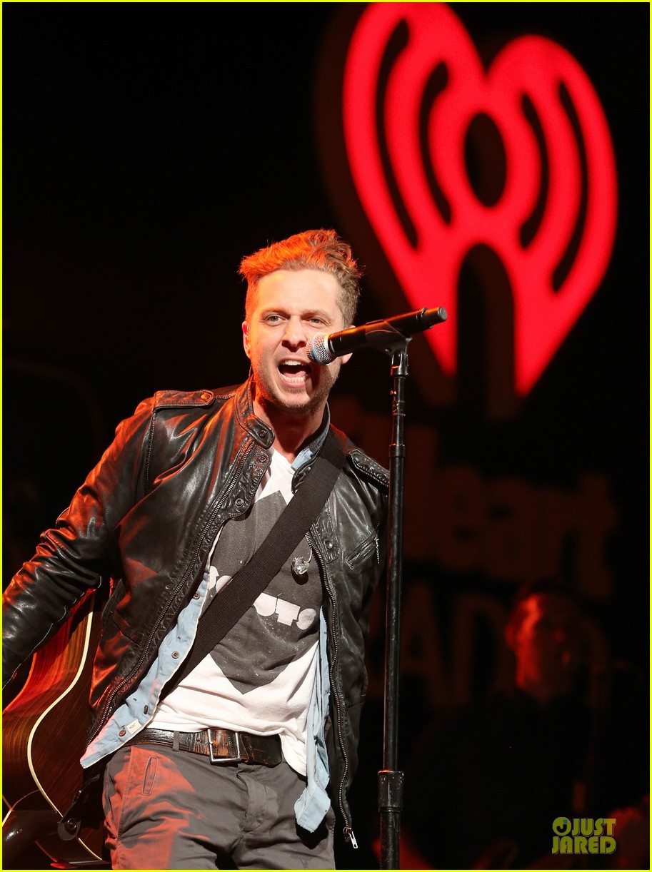 Jingle Ball 2013  Robin-thicke-enrique-iglesias-1061-kiss-fm-jingle-ball-22